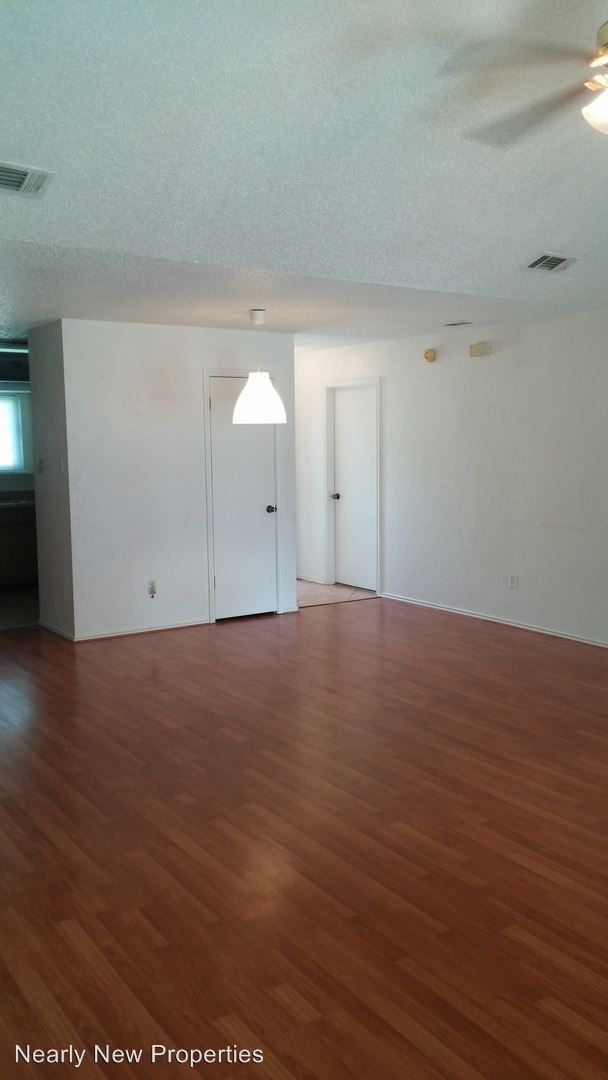 Building Photo - 3 br, 2 bath House - 2421 Trenton Circle