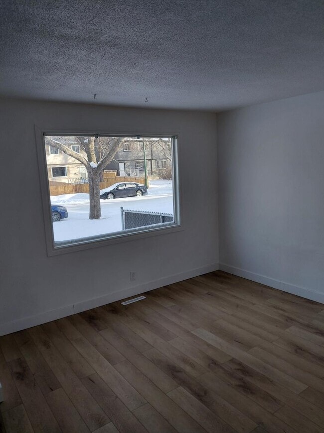 Building Photo - 3 bedroom in Regina SK S4R 4Y6