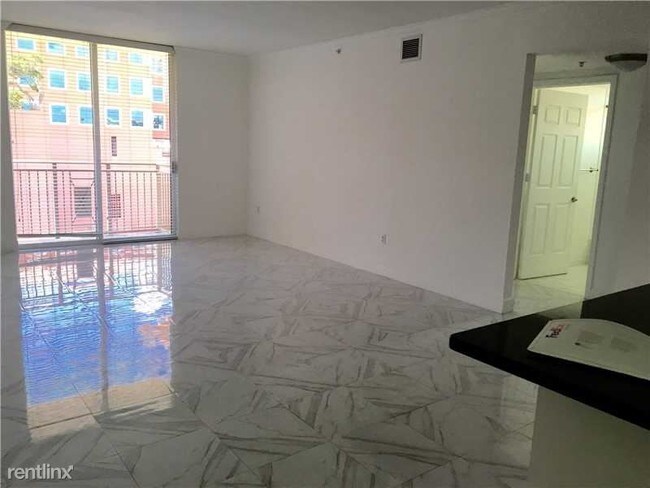 Foto del edificio - 2030 S Douglas Rd