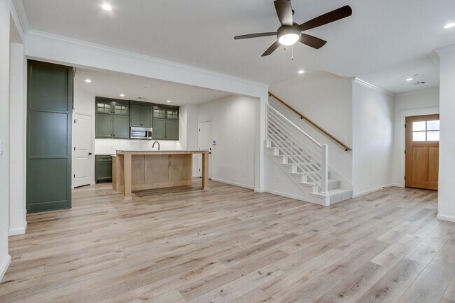 Foto del edificio - Welcome to Bungalow Heights! Edmond Townhome w/ Balcony, Yard & Resort Amenities