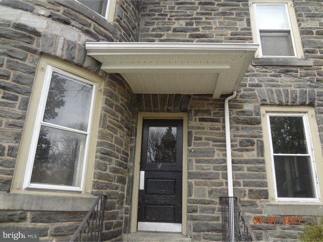 Building Photo - 14 E Park Rd