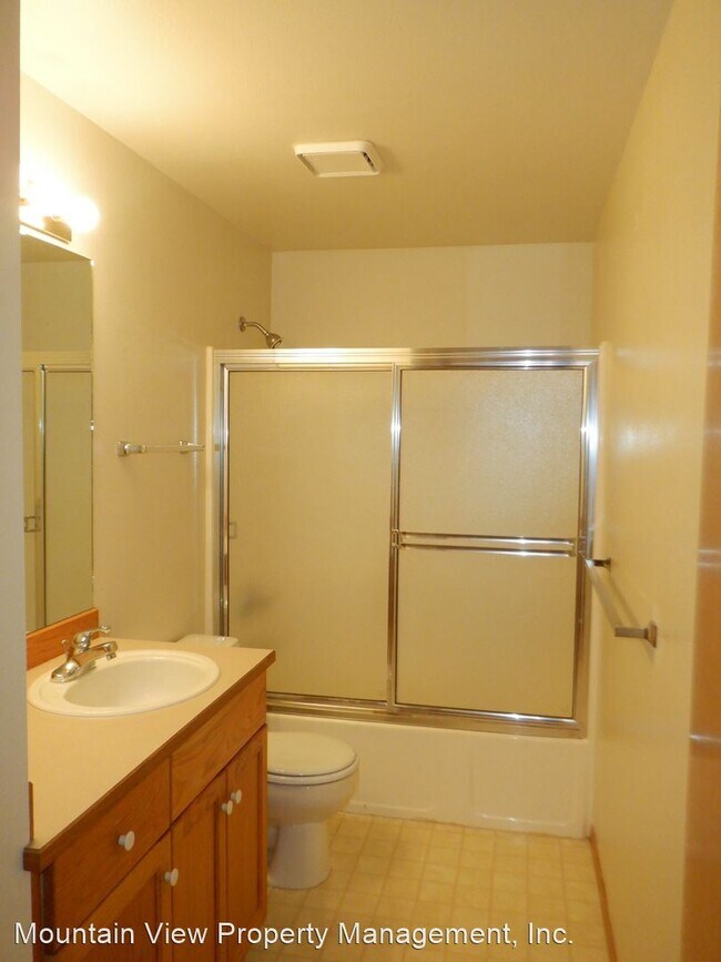 Building Photo - 3 br, 2 bath House - 1670 NE Heavenly Dr.
