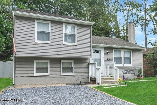 Building Photo - 310 Falcon Dr