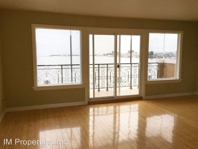 Building Photo - 512 Central Ave