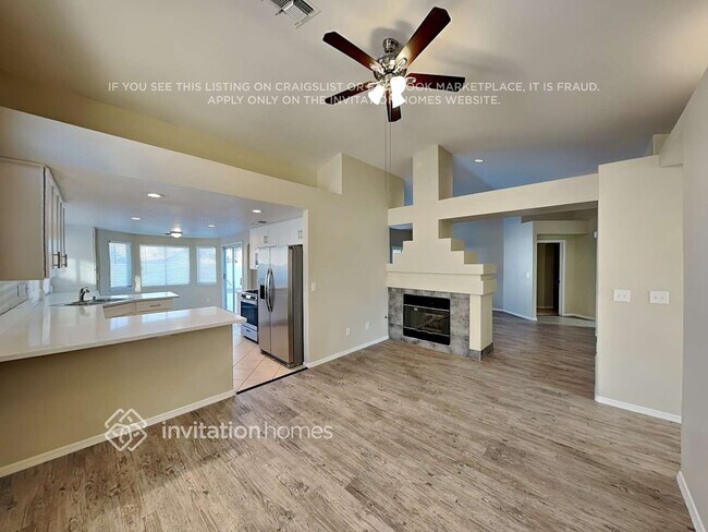 Foto del edificio - 4512 Crimson Leaf Dr
