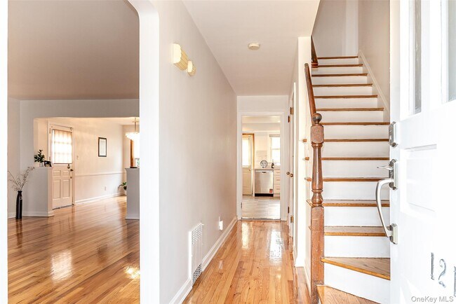 Foto del edificio - 121 Manhasset Ave
