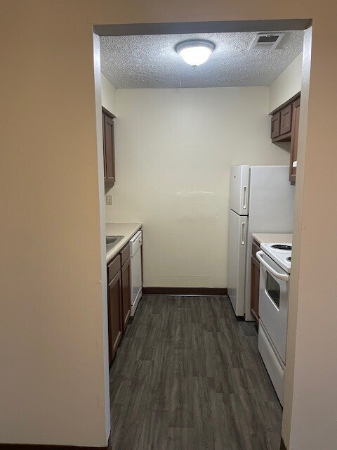 Foto del edificio - Hickory Way Apartments