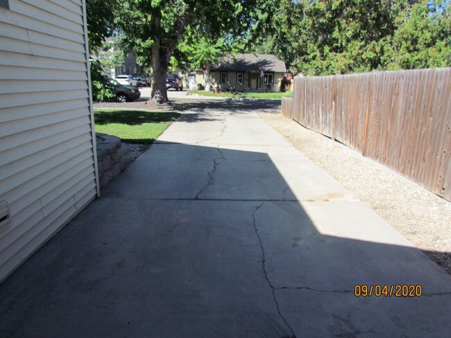 Building Photo - 3 Bedroom (+ bonus room) 2  Bath Home Clos...