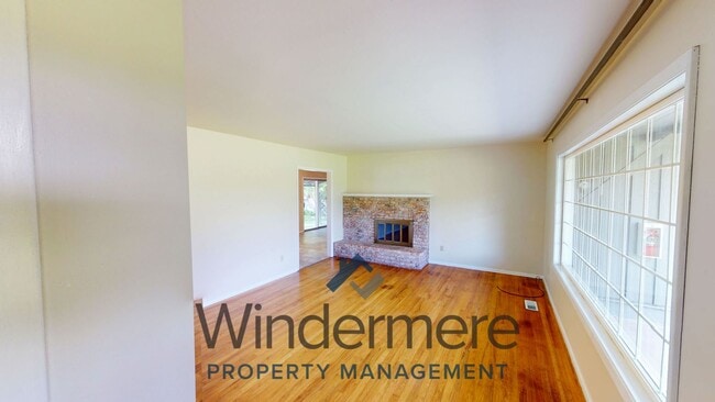 Building Photo - 2544 Kendall Rd