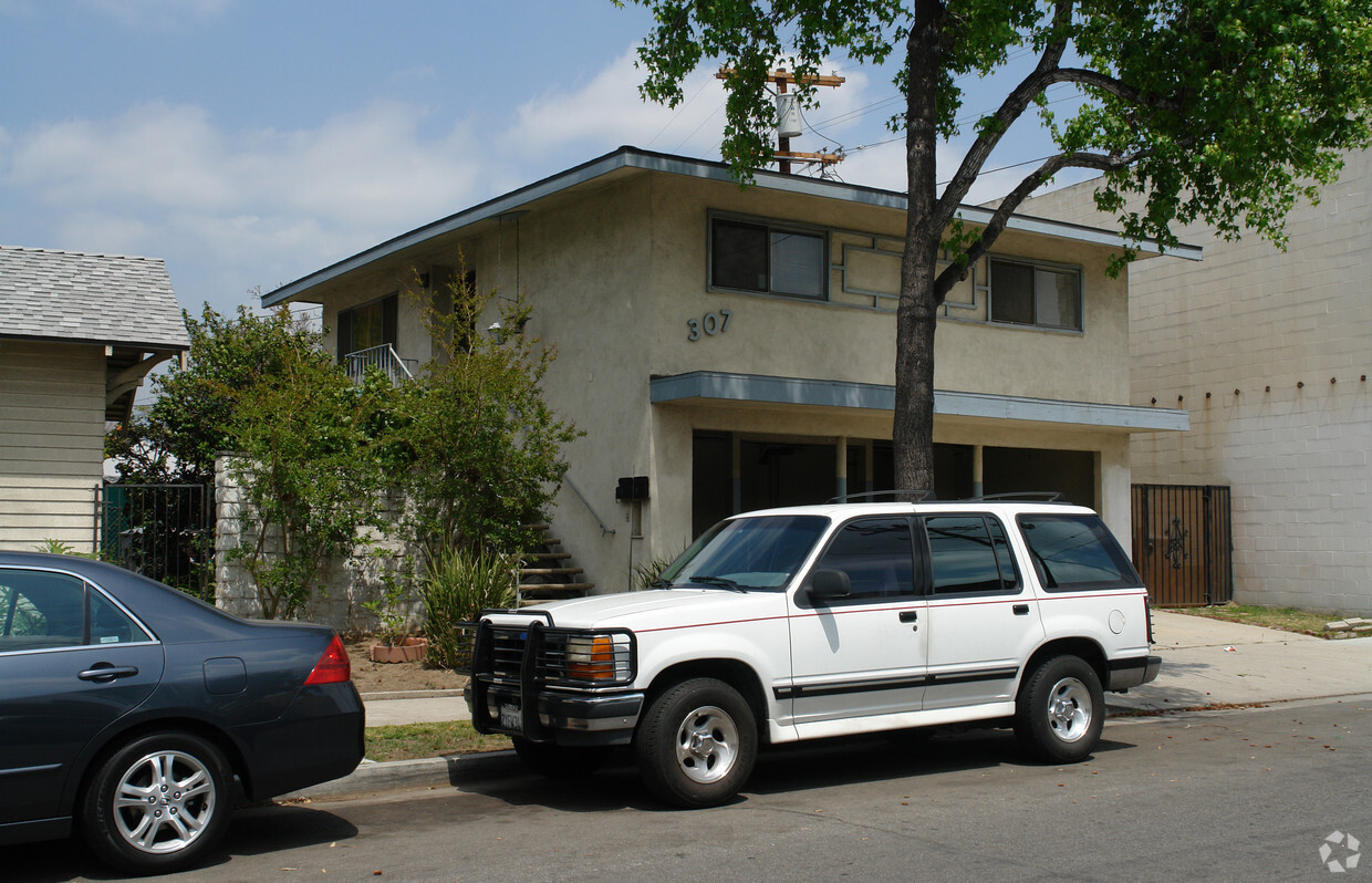 Building Photo - 307 E Windsor Rd