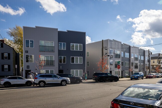 Building Photo - Ridgeview Square