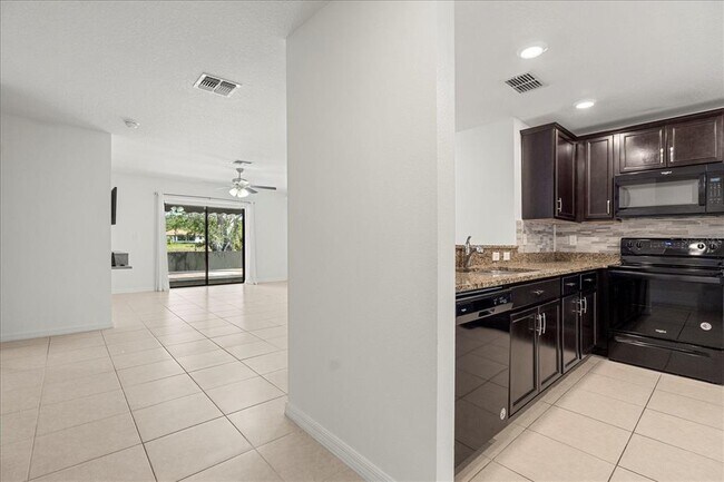 Foto del edificio - 1057 Eastbrook Ave