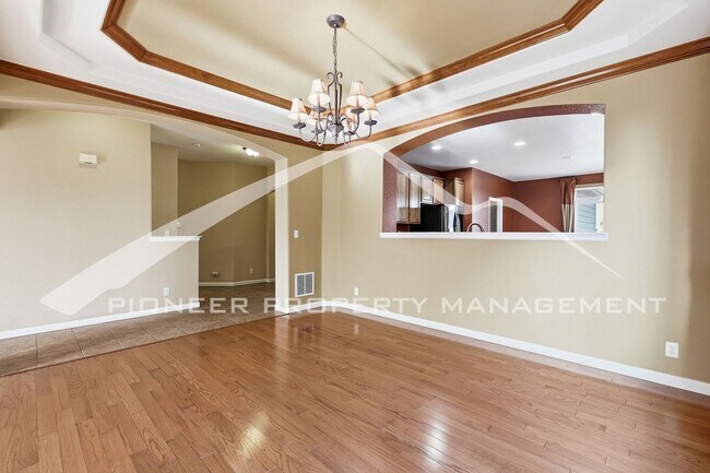 Foto del edificio - Spacious Home with Central AC and Gas Fireplace