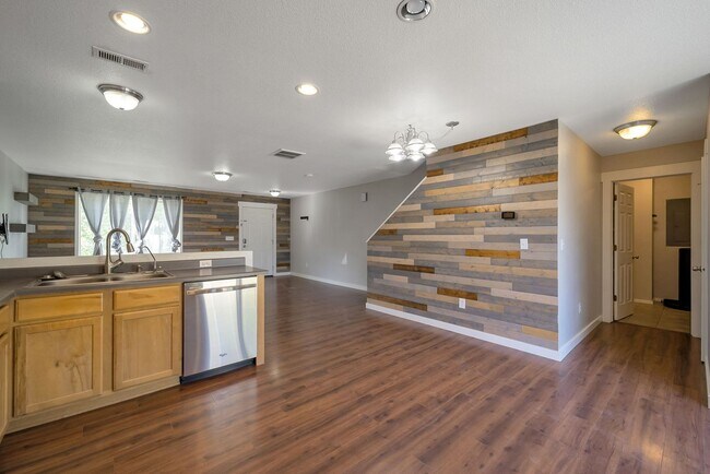 Building Photo - Charming Eagle Mountain Home