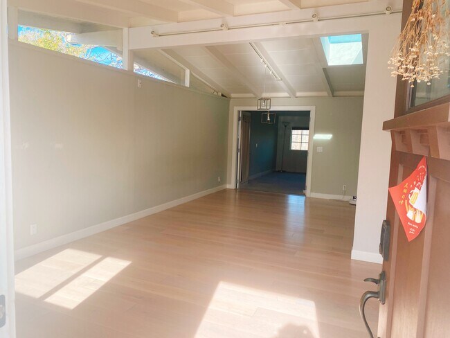 Building Photo - 916 Blazingwood Dr