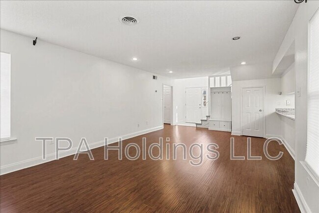 Building Photo - 1500 W Esplanade Ave
