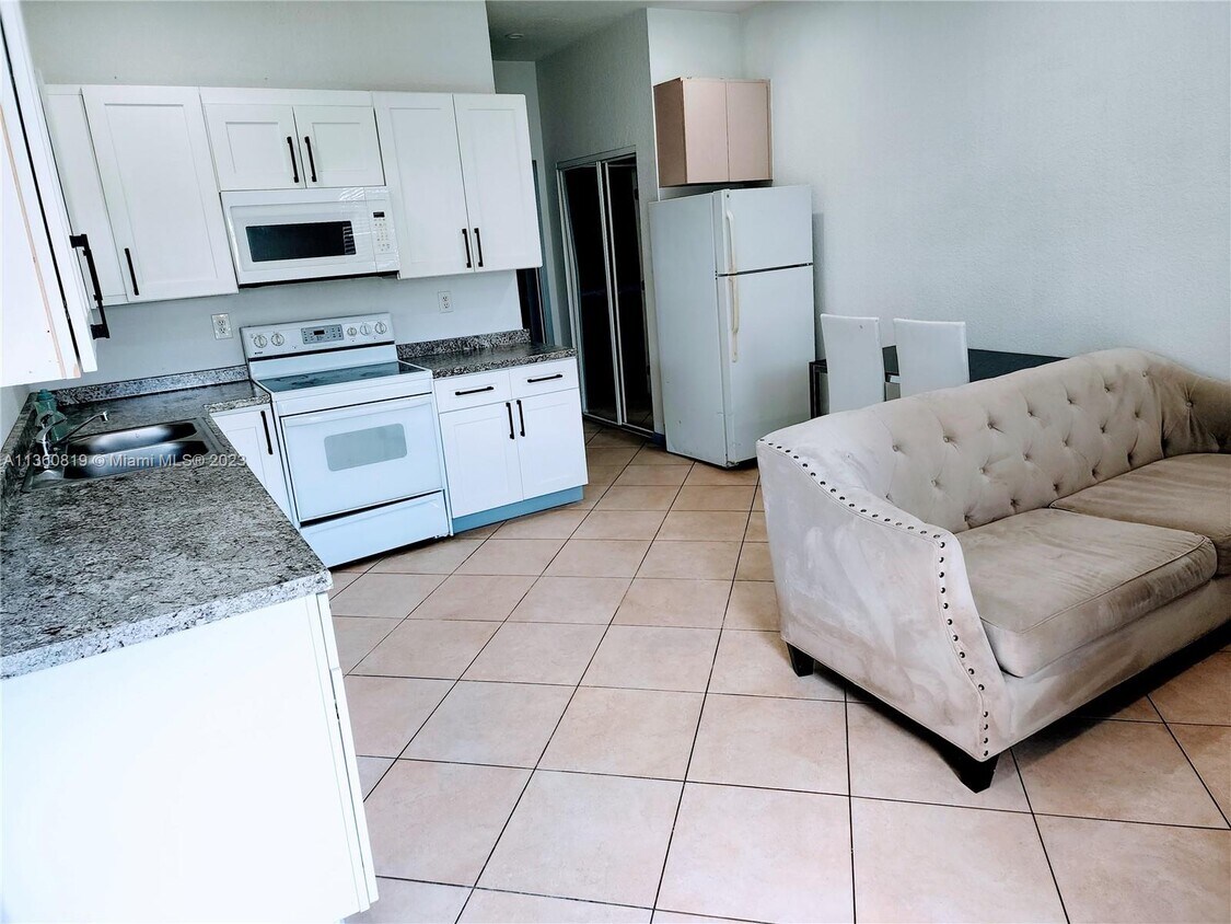 15900 SW 54th Pl Unit 1, Davie, FL 33331 Room for Rent in Davie, FL