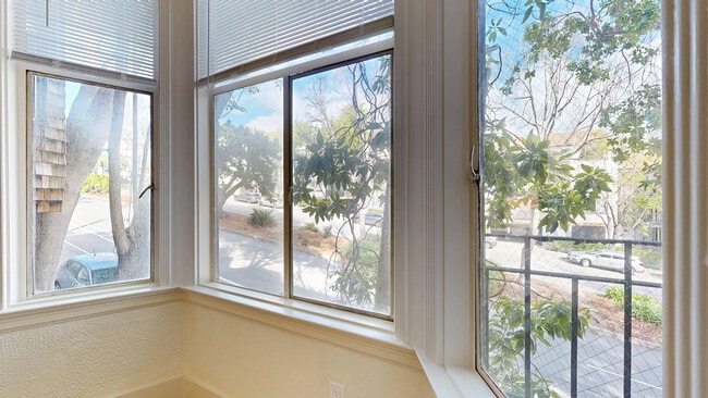 Building Photo - 1715 Webster St