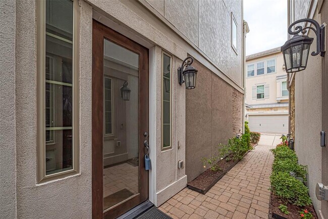 Foto del edificio - 8324 Hillendahl Blvd