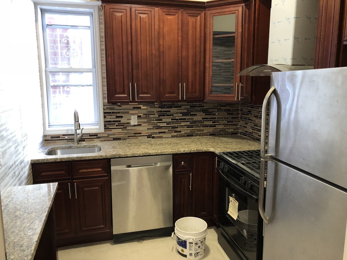 Foto principal - 36-15 32nd St