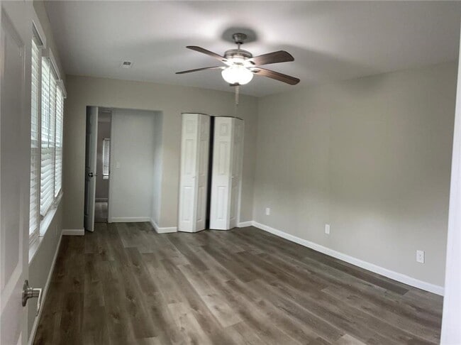 Building Photo - 3258 Raymond Dr