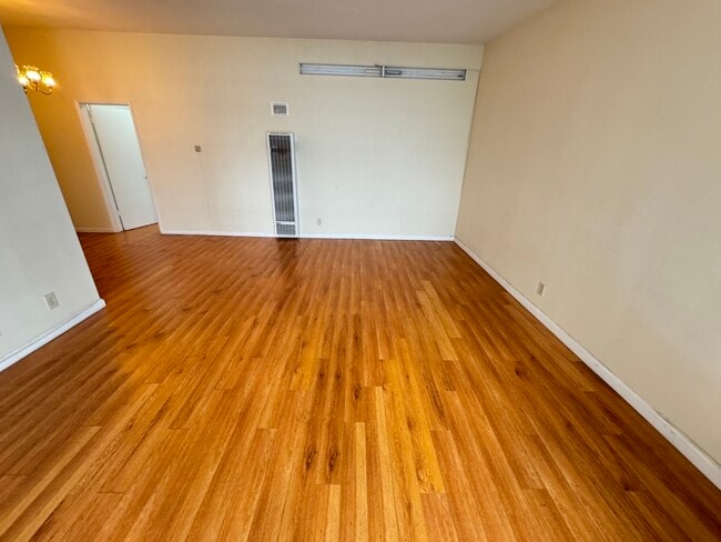 Foto del edificio - 521 S Manhattan Pl