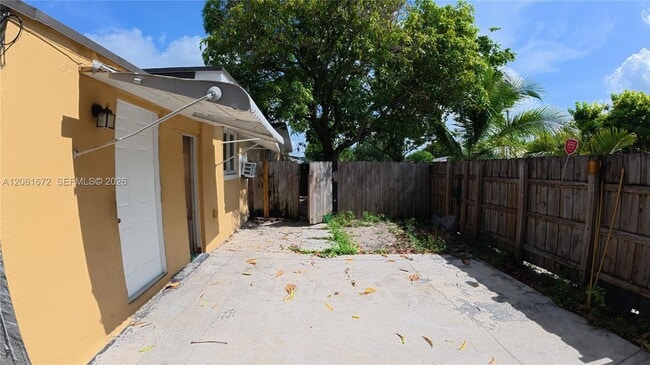 Building Photo - 5400 SW 36th St