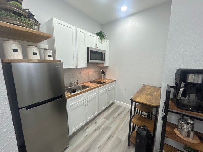 Photo - 901 Vicenza St Apartment