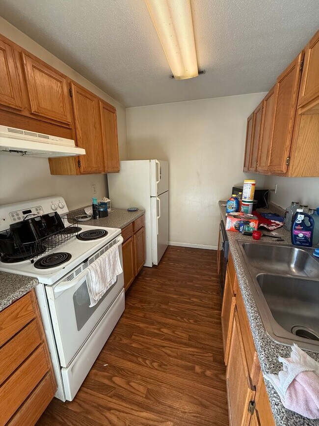 Foto del edificio - 4460 Hillcrest Dr