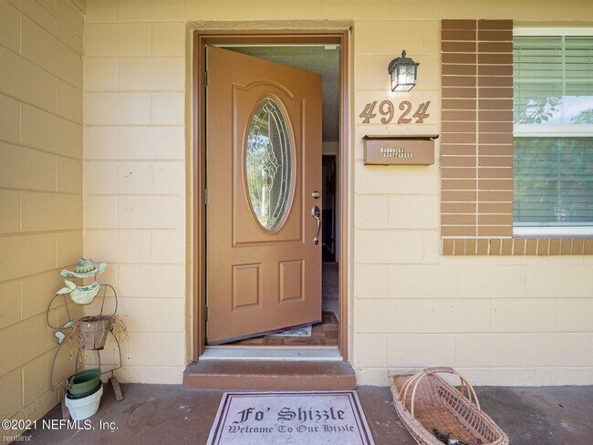 Building Photo - 4 br, 2 bath House - 4924 Spring Glen Rd