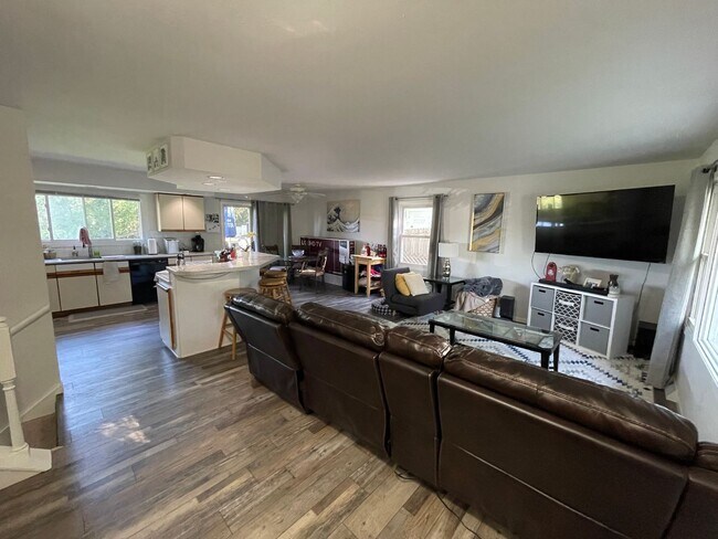 Foto del edificio - 2746-2748 Lyman Lane