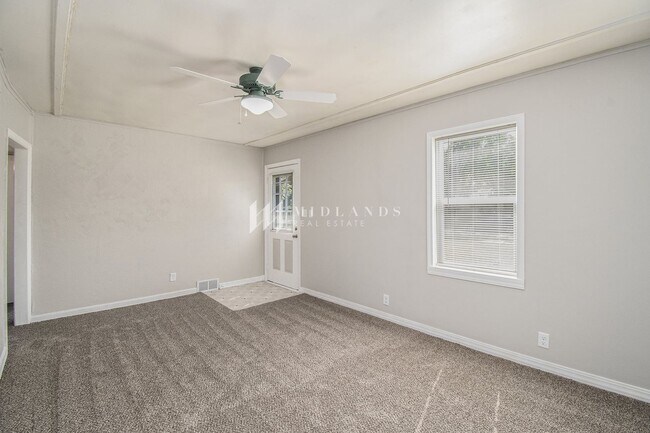Building Photo - Old Towne Bellevue Home