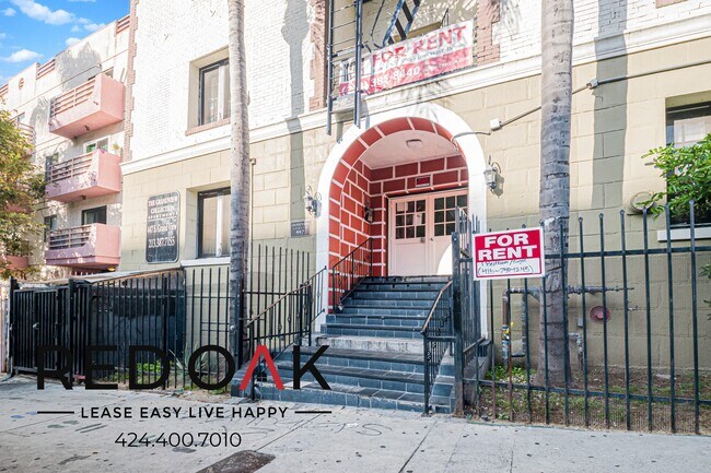 Foto del edificio - 447 S Grand View St