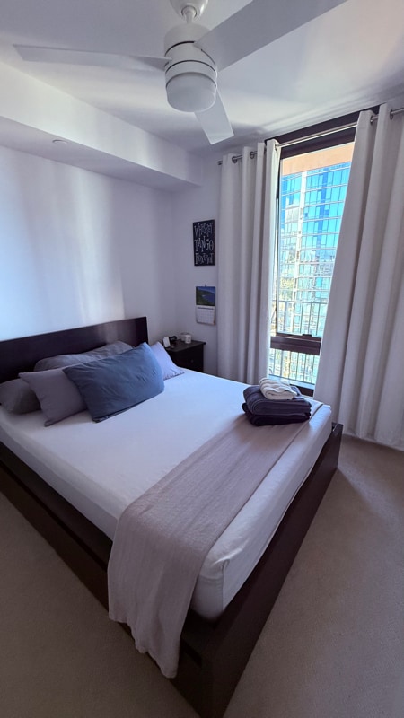 Building Photo - 987 Queen St