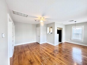 Building Photo - 629 E 11th St