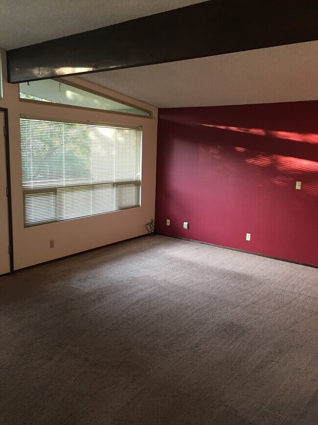 Livingroom - 17711 Linden Ave N