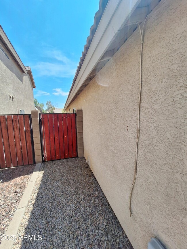 Building Photo - 13621 N 129th Dr