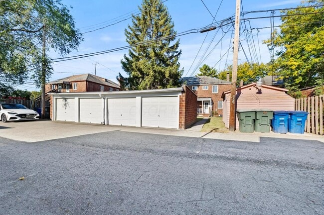 Building Photo - 1656-1662 Northwest Blvd