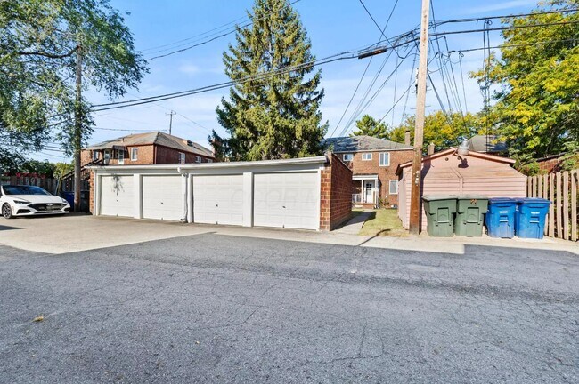 Foto del edificio - 1656-1662 Northwest Blvd