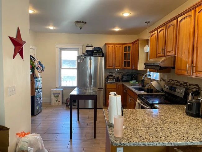 Building Photo - 14 Bay State Ave