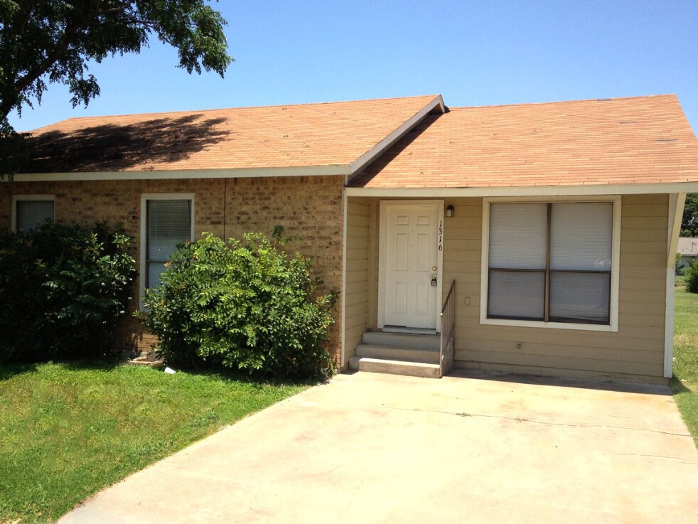 Primary Photo - 1316 Holland Rd