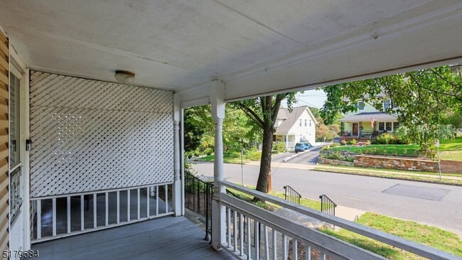 Foto del edificio - 73 Ashwood Ave