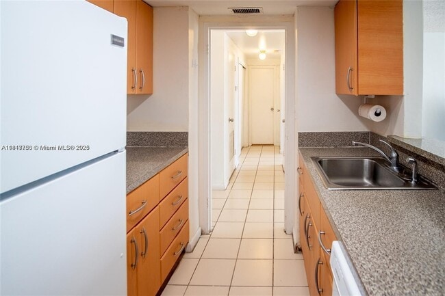 Building Photo - 7545 E Treasure Dr