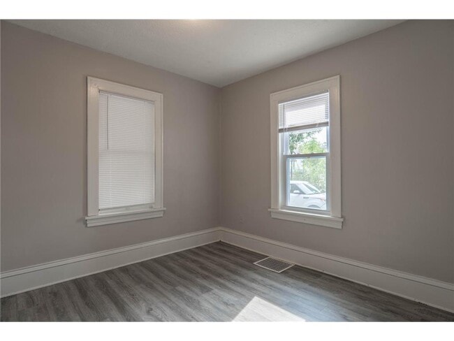 Building Photo - 1002 Lowry Ave N