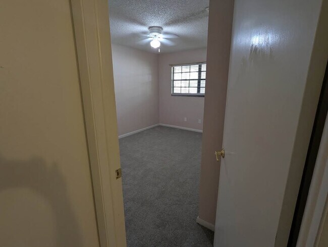 Foto del edificio - 917 Fairlington Dr
