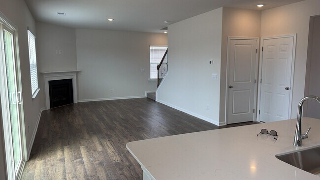 Building Photo - 1614 Yarrow Ln