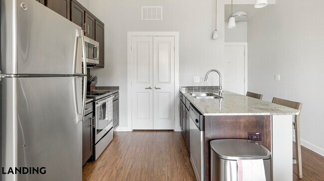 Foto del edificio - 4300 Cromwell Dr