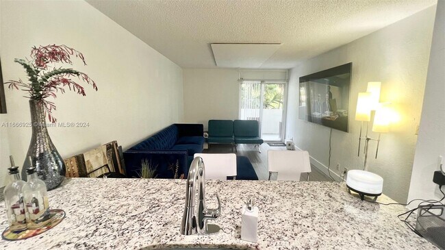 Foto del edificio - 801 NW 47th Ave