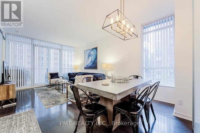 Photo du bâtiment - 770-770 Bay St.