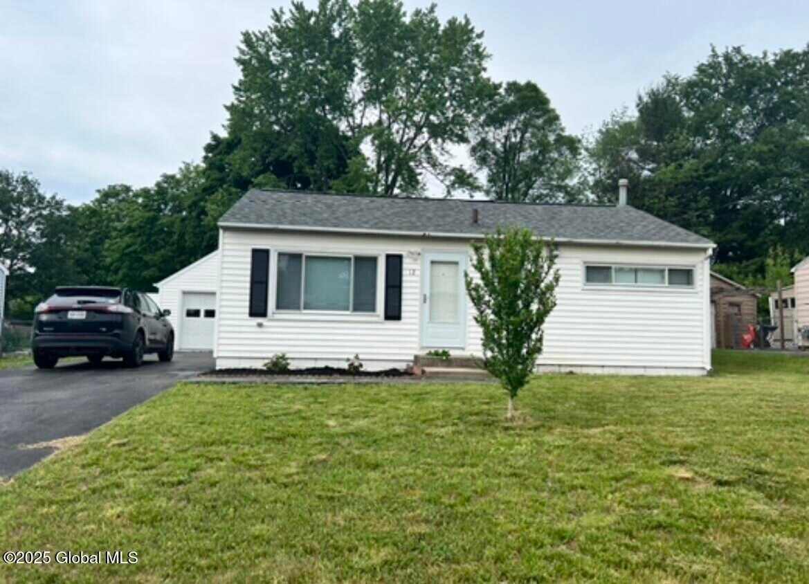 Primary Photo - 12 Carpenter Dr